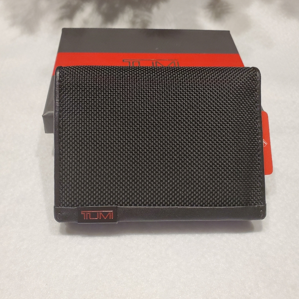 NWT MENS TUMI BLACK CANVAS/LEATHER WALLET